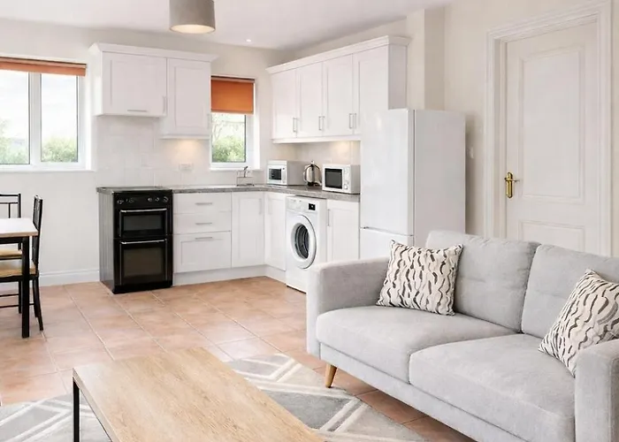 شقة Cozy Ballintemple Pad, 2br Near With Parking