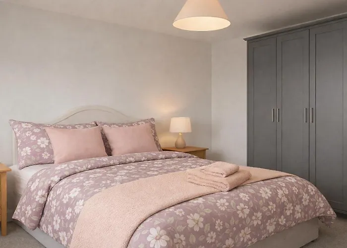 Cozy Ballintemple Pad, 2br Near With Parking كورك