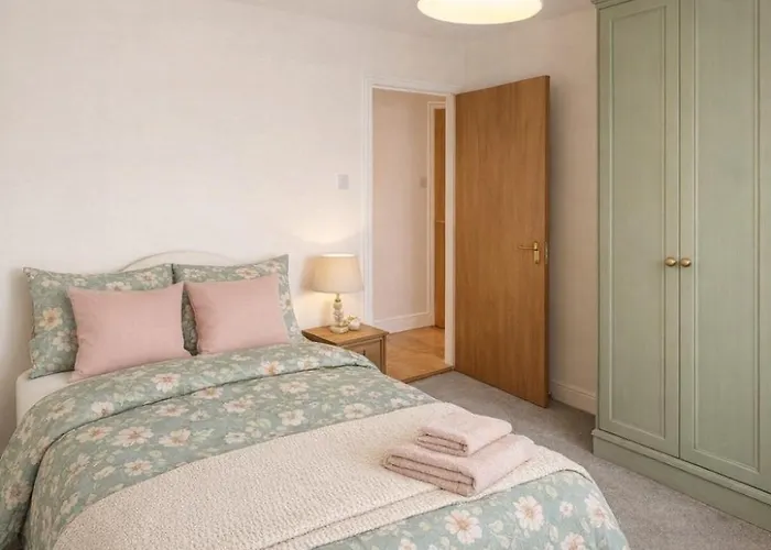 شقة Cozy Ballintemple Pad, 2br Near With Parking