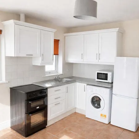Cozy Ballintemple Pad, 2br Near With Parking Apartment