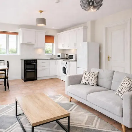 Apartment Cozy Ballintemple Pad, 2br Near With Parking