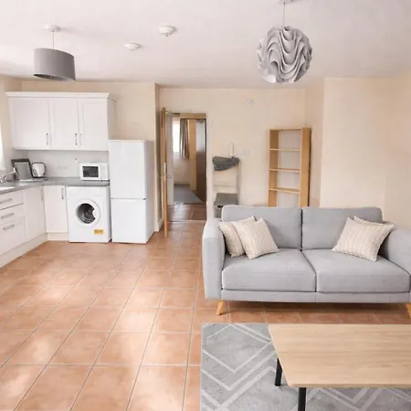 Cozy Ballintemple Pad, 2br Near With Parking Apartment *