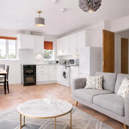 Cozy Ballintemple Pad, 2br Near With Parking Apartment